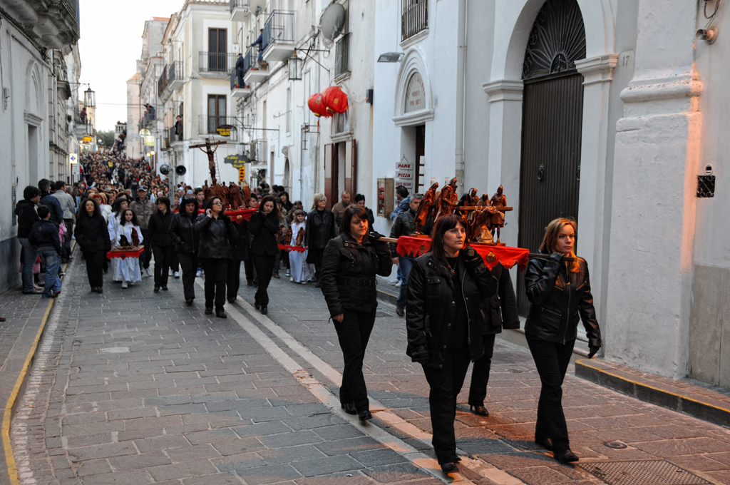 processione venerd santo monte sant'angelo