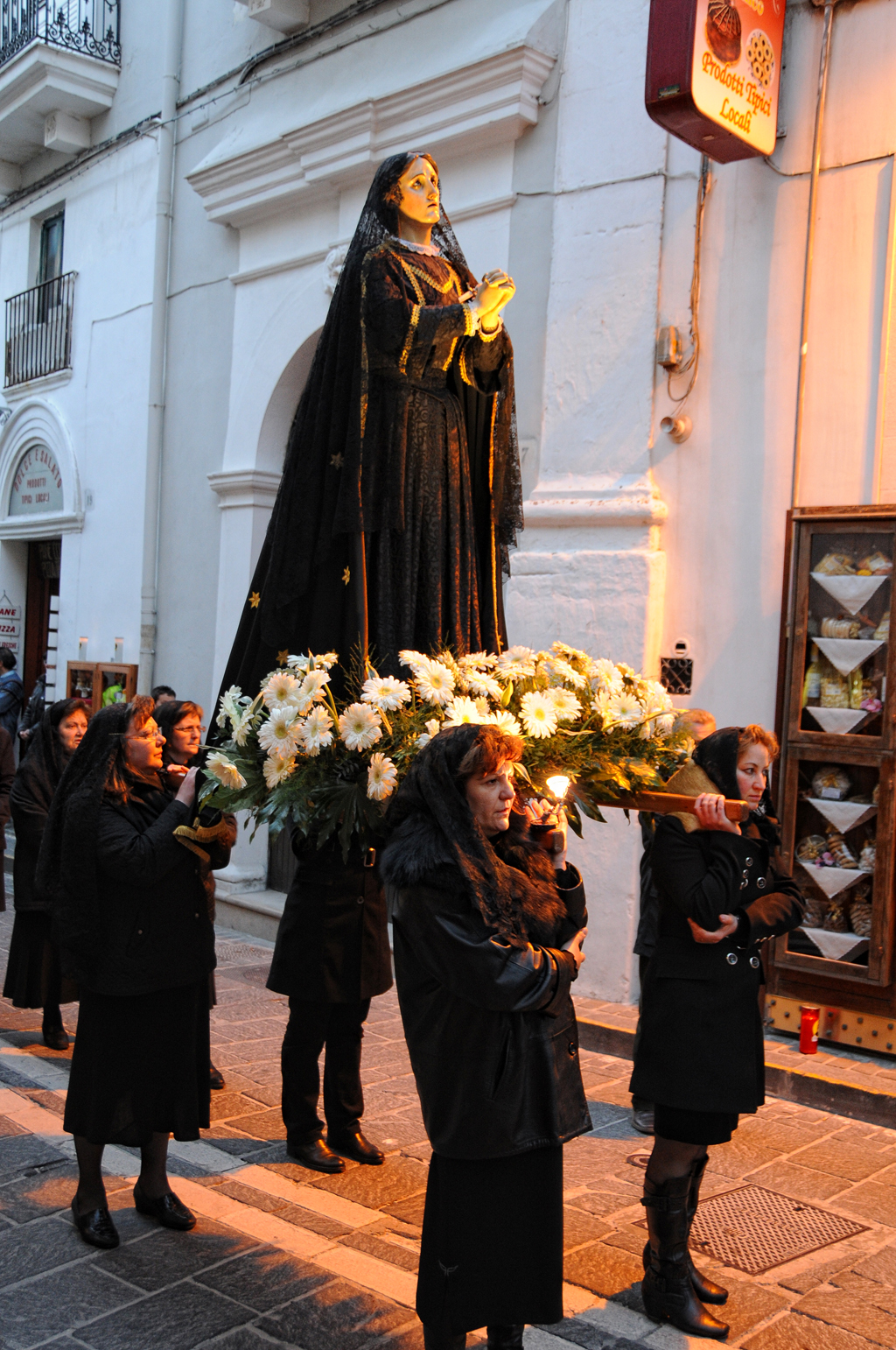 processione venerd santo monte sant'angelo