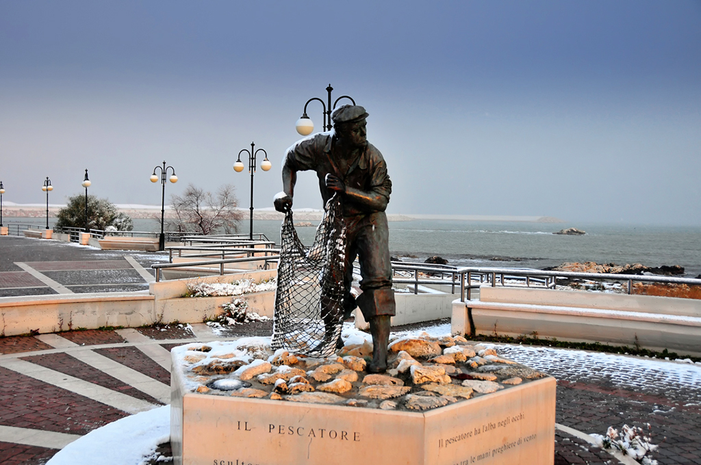 lungomare monumento al pescatore